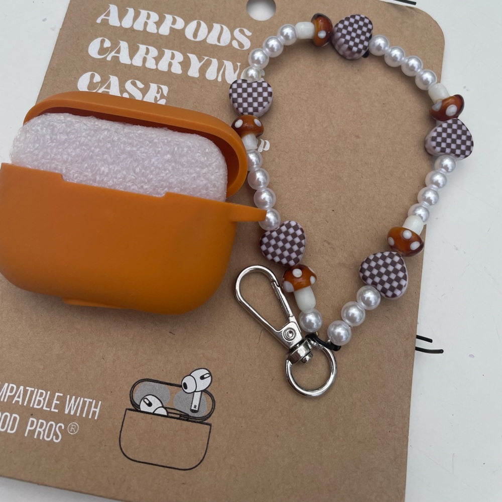 NWT Urban Outfitters Orange Heart Bead AirPods Pro Case - Picture 4 of 8